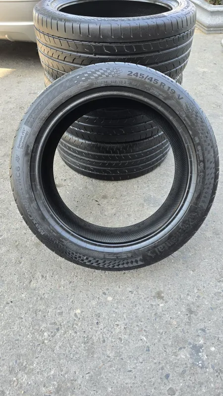 245/45/R19 continental 2