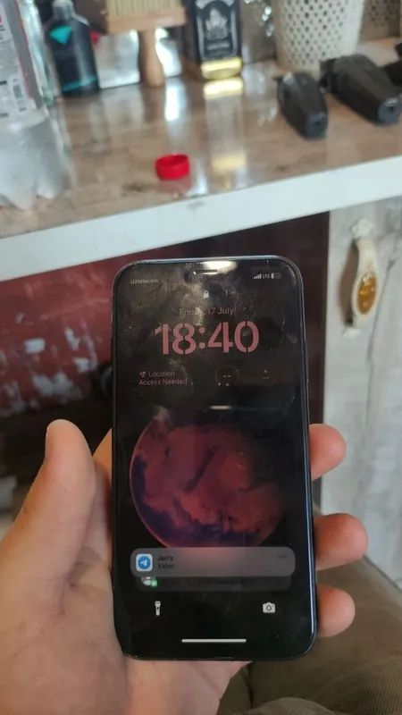 Продаётся iPhone Xr, заднее стекло треснуто, Face ID не работает 1