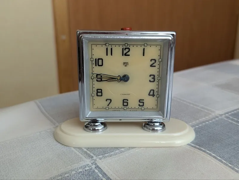 Продам будильник "Слава" 1 Продам будильник "Слава" 1
