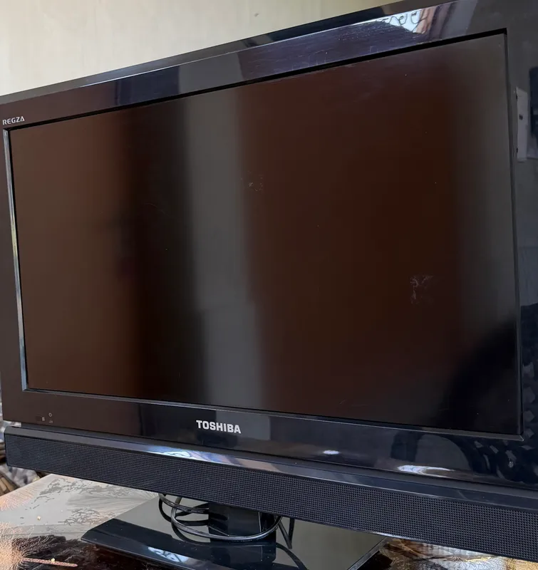 телевизор тошиба 24 LCD