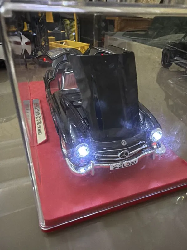 1:24 olchamdagi sifatli model mashina sotiladi 1:24 olchamdagi sifatli model mashina sotiladi