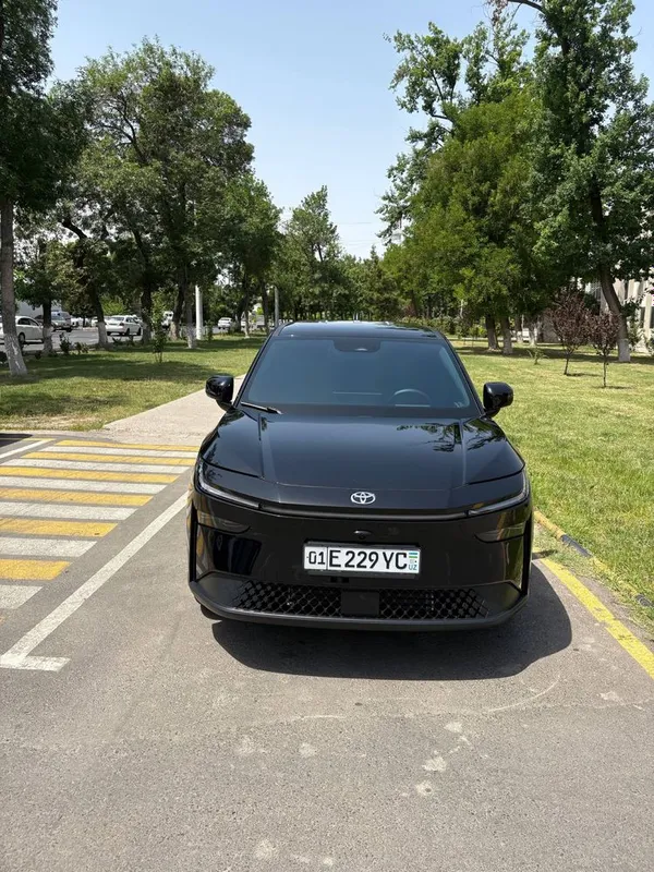 TOYOTA BZ3X Pro Plus EV 520 чистый как новый — фото 1