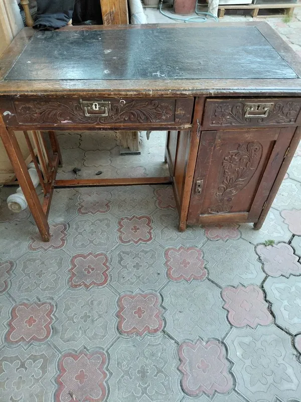 Продам письменный стол винтажный дерево 1