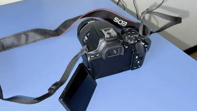Продаю свою EOS Canon 250D 24.1 п как новый,почти не использовал. 3