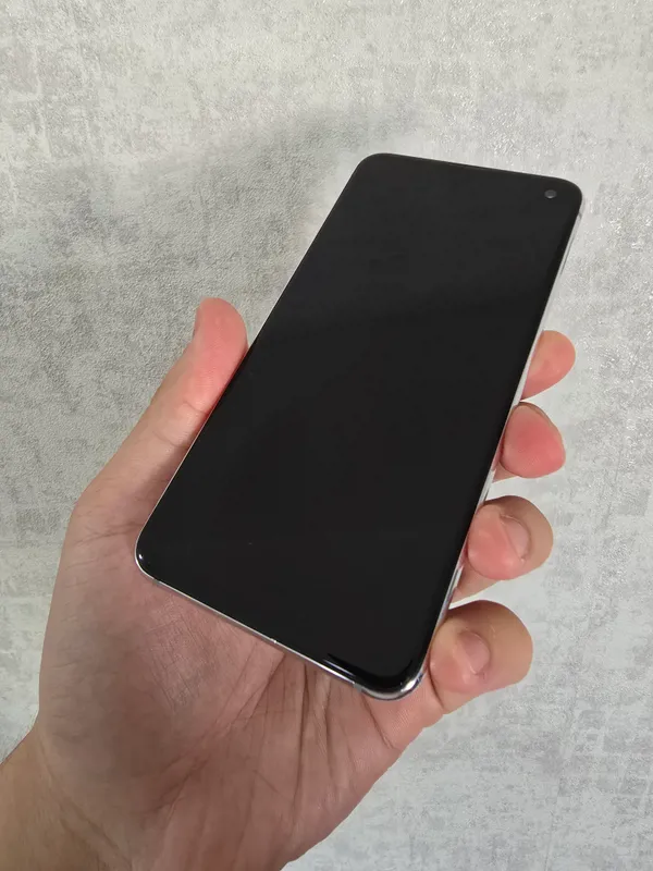 Samsung Galaxy S10e — фото 1