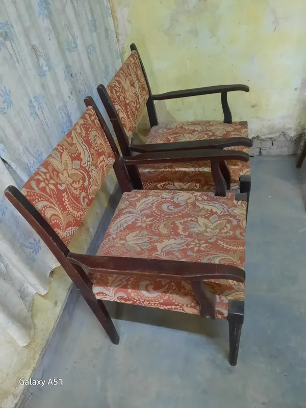 Продаются руминские кресла.