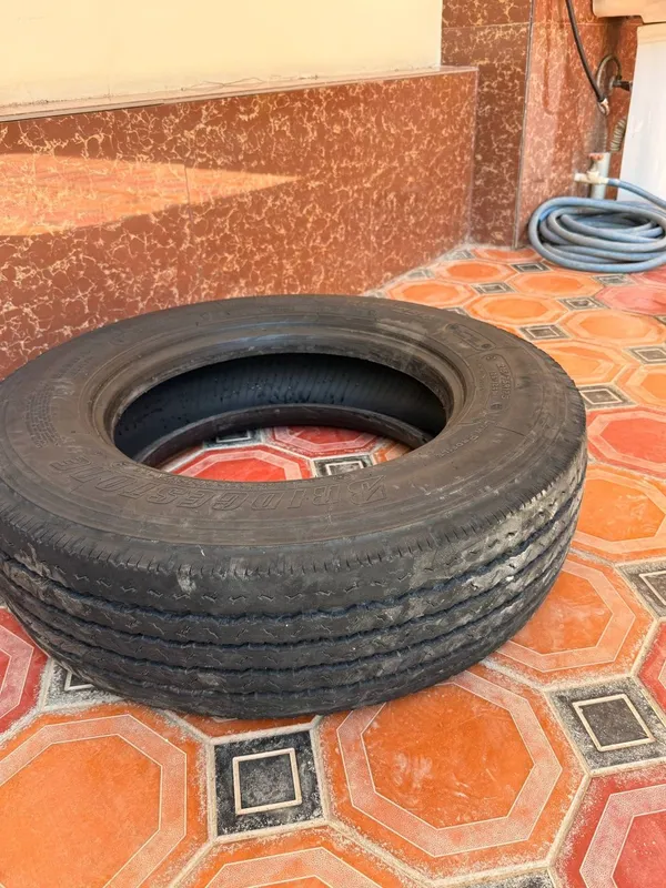 BRIDGESTONE Isuzu 215,75,17,5 1 BRIDGESTONE Isuzu 215,75,17,5 1