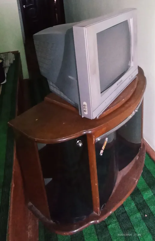 Televizor va podstavka sotiladi 2 Televizor va podstavka sotiladi 2