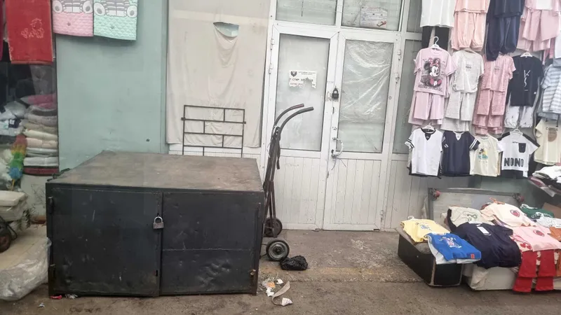Temir stol sotiladi savdo uchun yasalgan 8