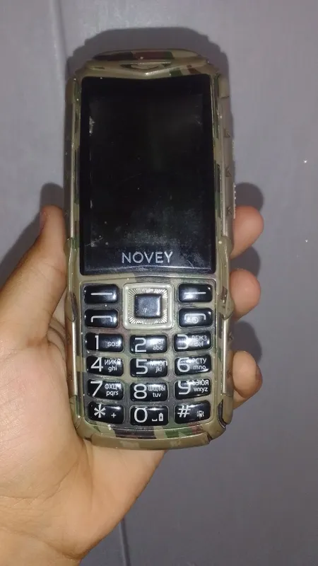 NOVEY ishlashi yahshi fanari 50 metrga boradi !