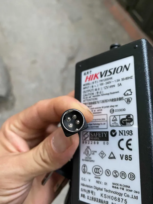 Блок питания Hikvision 12 В 5 А 4-контактный для серий — фото 2