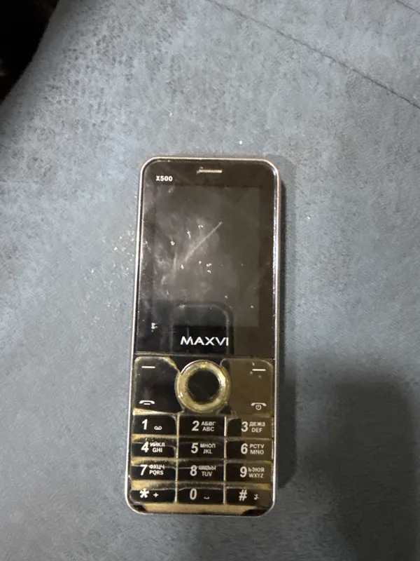 Eski telefonlardan biri