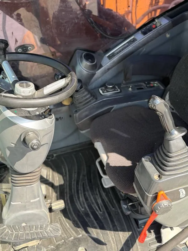 колесный экскаватор Hyundai HW145 8