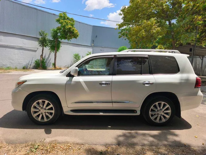Продаётся Lexus 570 (J200) 4