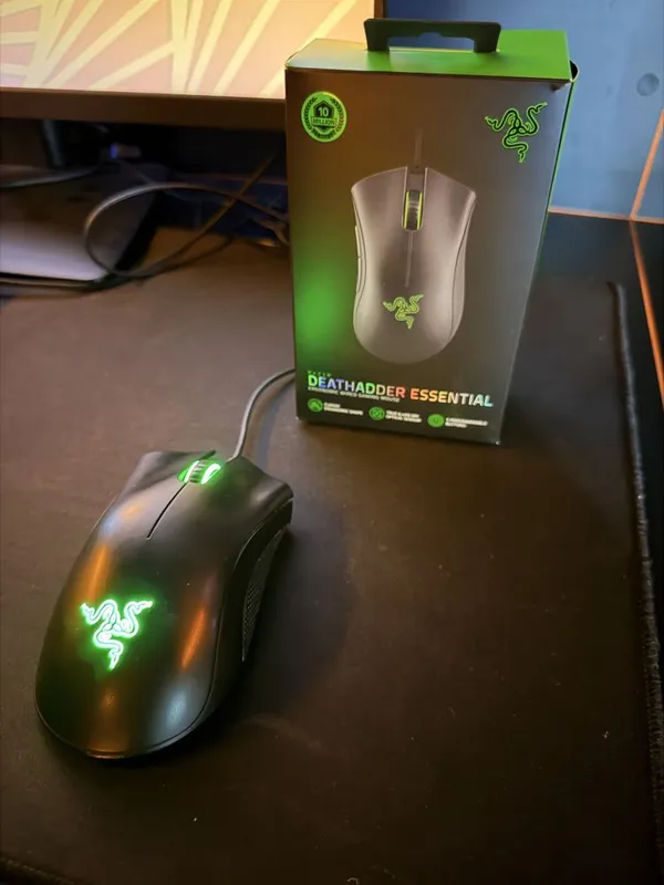 Игровая мышка Razer Deathadder Essential (20 шт белых и 20 шт черный) — фото 2