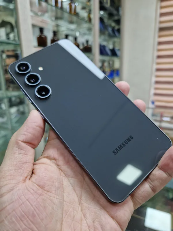 Samsung S24Fe 2