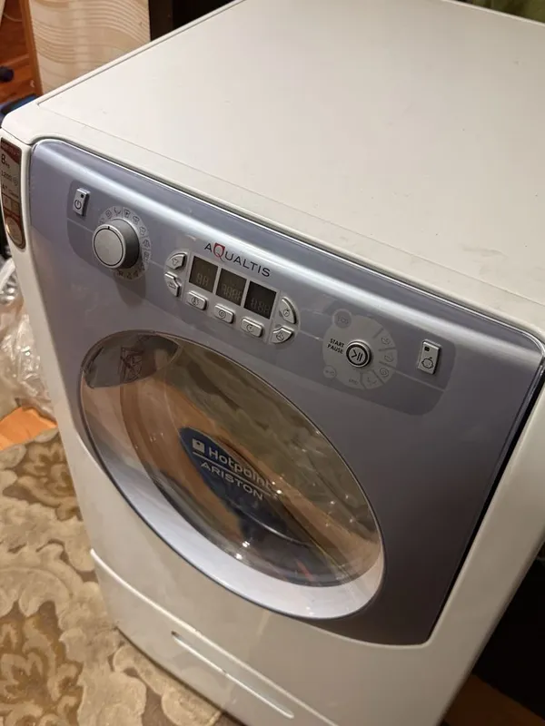 Стиральная машина Hotpoint Ariston Aqualtis 8kg на запчасти — фото 1