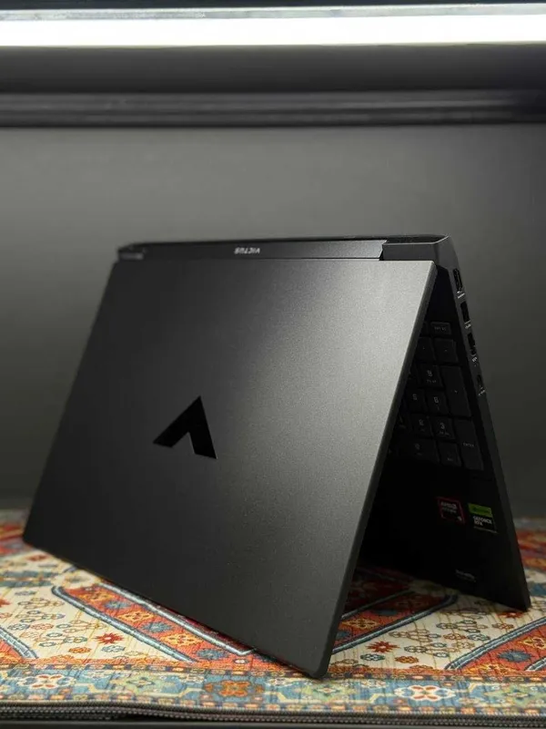 HP Victus R9-8945HS/ D5-16GB/ 512GB/ RTX4060 8GB/ 15,6 FHD IPS 144Hz