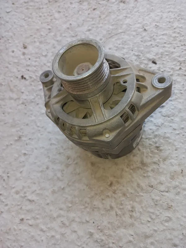 Lada Priora Generatori sotiladi 2 Lada Priora Generatori sotiladi 2