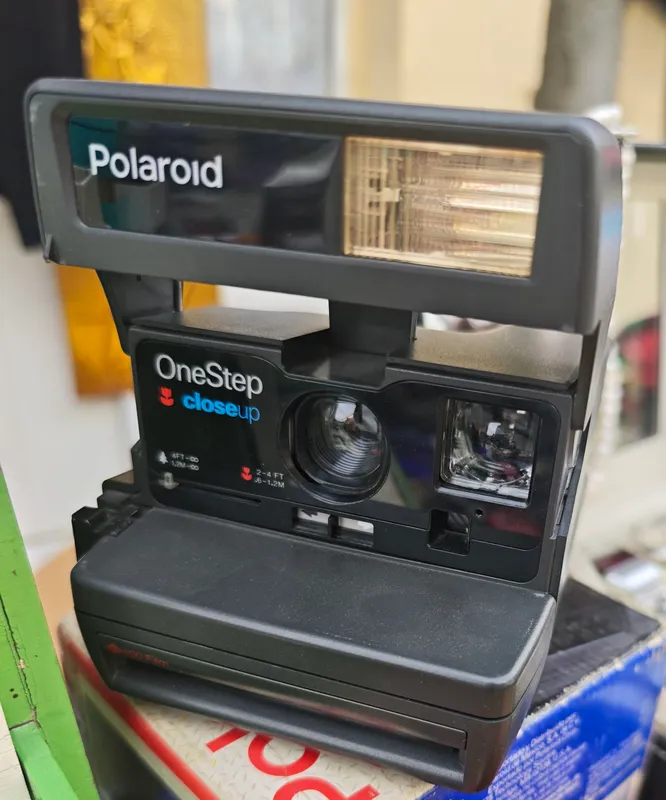 Продается фотоаппарат Polaroid.