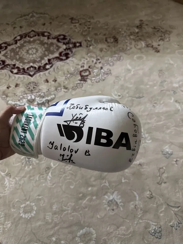 Бокс перчатка original IBA автограф блан