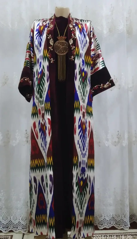 Töy libosi abaya ansambl