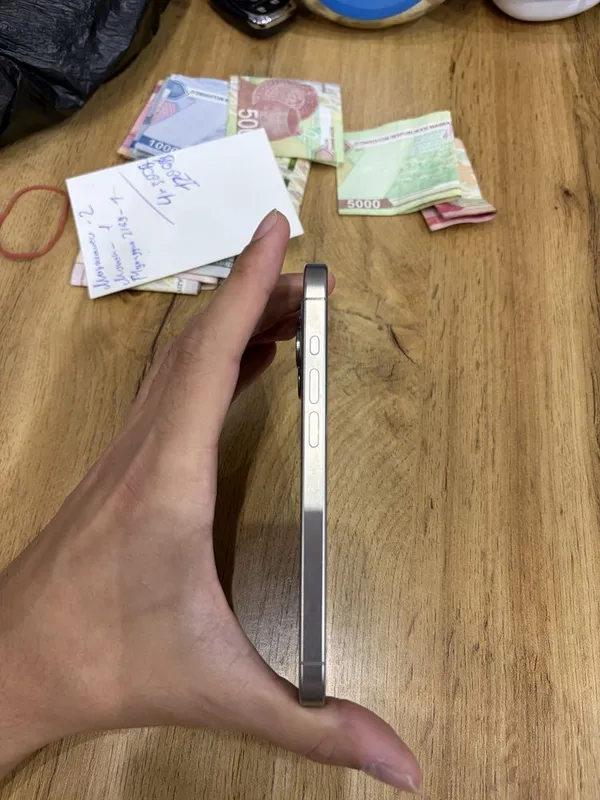 Iphone 15 pro 128gb Natural Titan E-sim 76% емкость 3