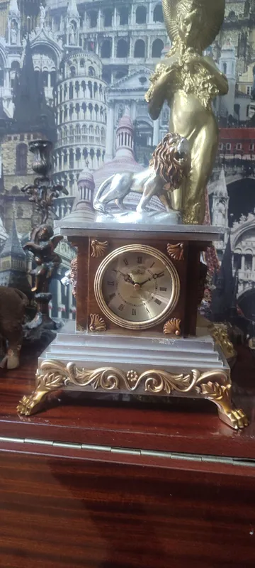 Сувенирные часы продам