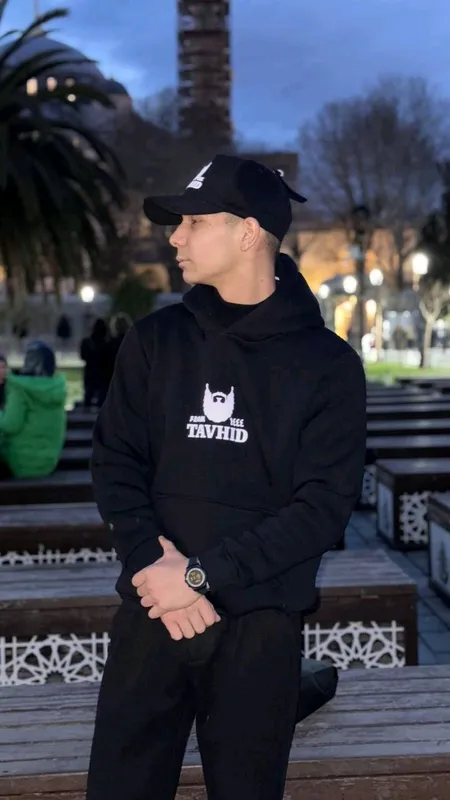 Tavhid Brendidan Sweatshirt va kepka 2 Tavhid Brendidan Sweatshirt va kepka 2