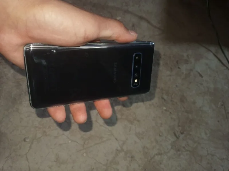 Samsung S10 8/128 7