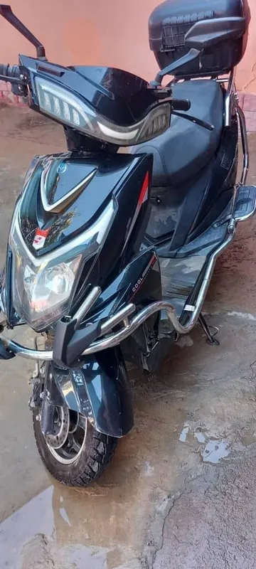 Sukuter sotiladi Sukuter sotiladi