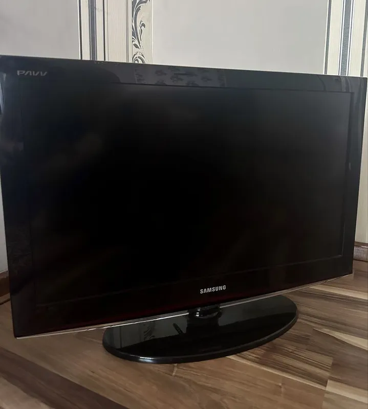 Телевизор SAMSUNG 32