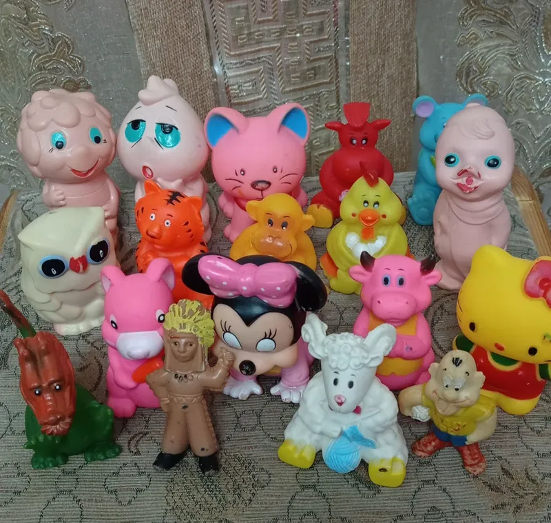 Игрушки резиновые б/у в хорошем состоянии.