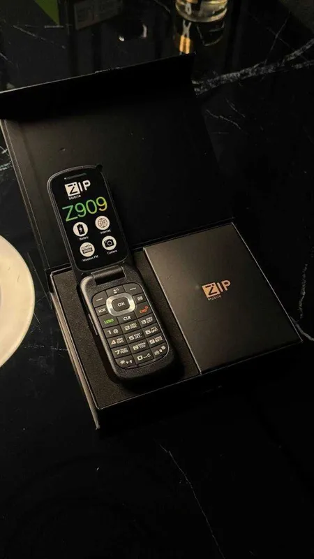 Zip 909 [ кнопочный телефон ] 3