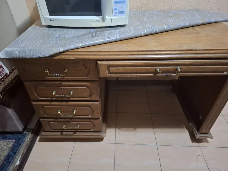 Стол письменный из натурального дерева 2