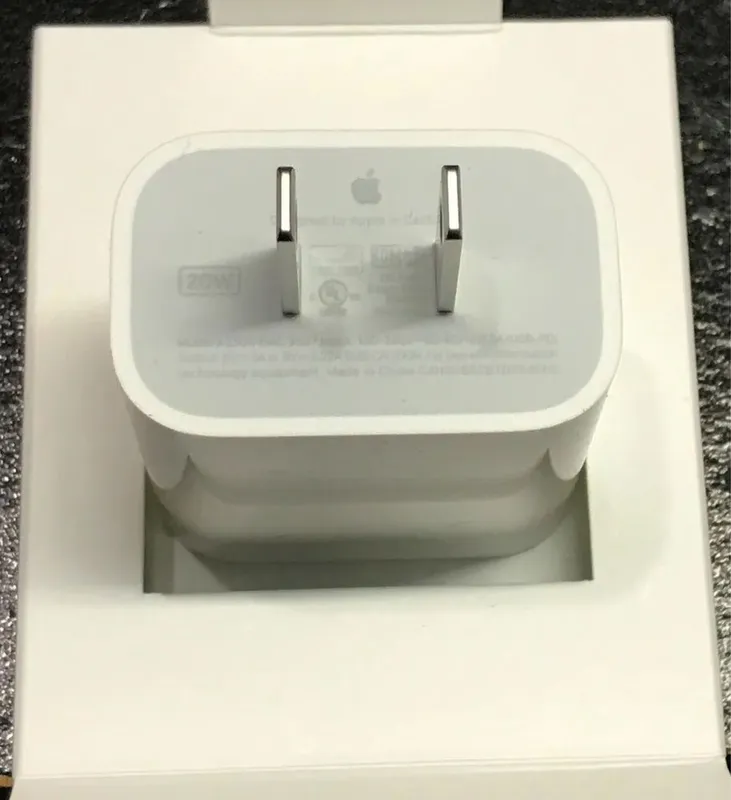 Зарядка 20 вт iphone 14/15/16/17 pro/pro max США Зарядка 20 вт iphone 14/15/16/17 pro/pro max США
