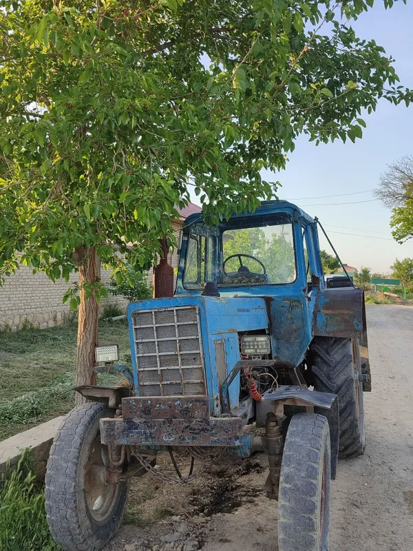 MTZ traktor sotiladi