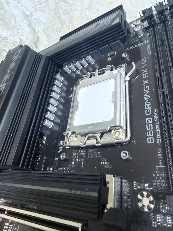 Gigabyte B650 Gaming X AX v2 anakartasi 3