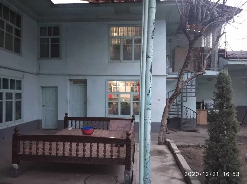 Ховли шахар марказида сув буйида — фото 1