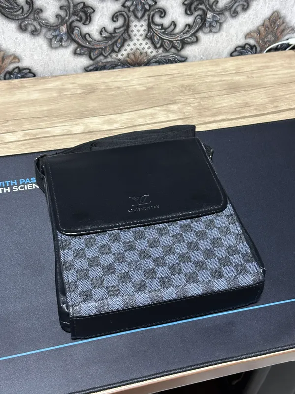 Мужская сумка через плечо, Барсетка Louis Vuitton — фото 1