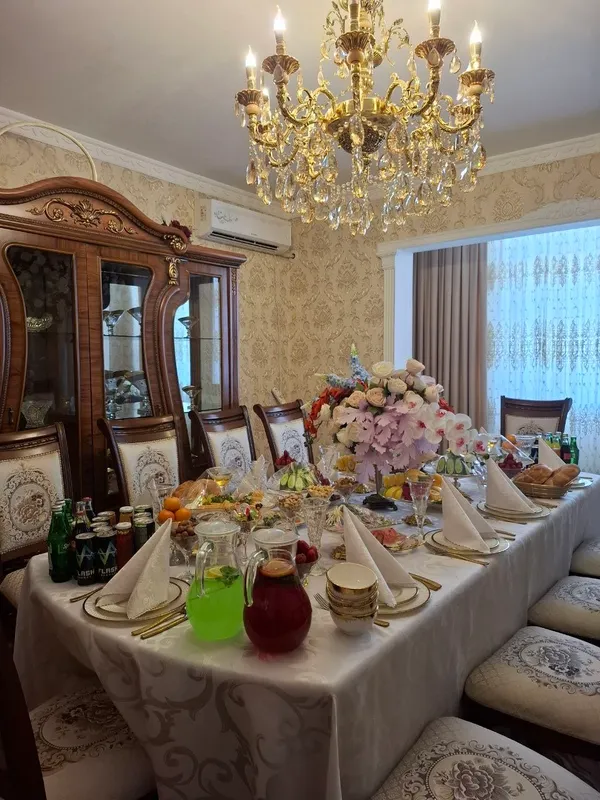 Стол и стулья на 12 персон 2
