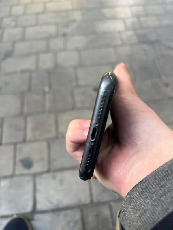 iphone 11 128GB icloudan yechilgan sim oqimidi 2