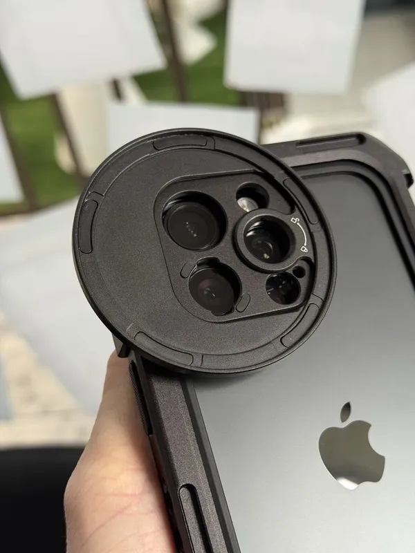 Клетка для iPhone 16 Pro Max, SmallRig + Крепление на T-Mount 67mm — фото 2