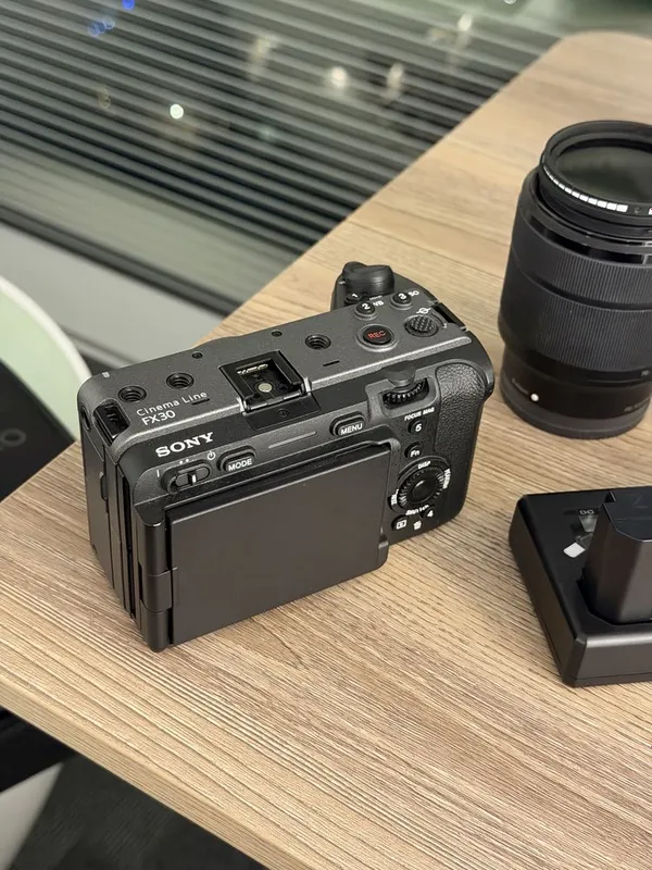 SONY FX30 28-70mm 2 SONY FX30 28-70mm 2