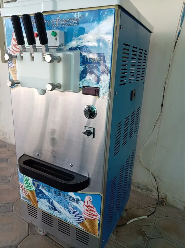 Marojni aparat freezer sotiladi 2 Marojni aparat freezer sotiladi 2