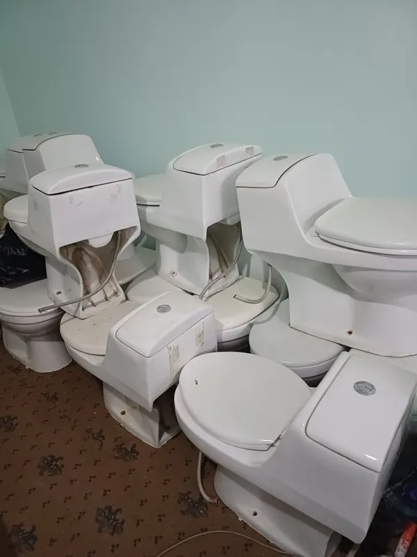 Продаётся Ванна Унитаз Раквня