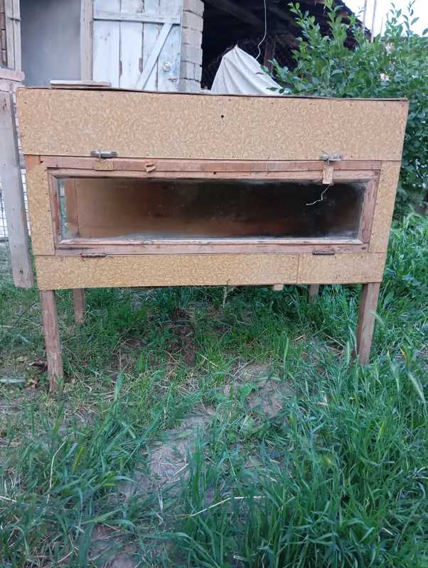 продам инкубатор  либо клетка для  живности