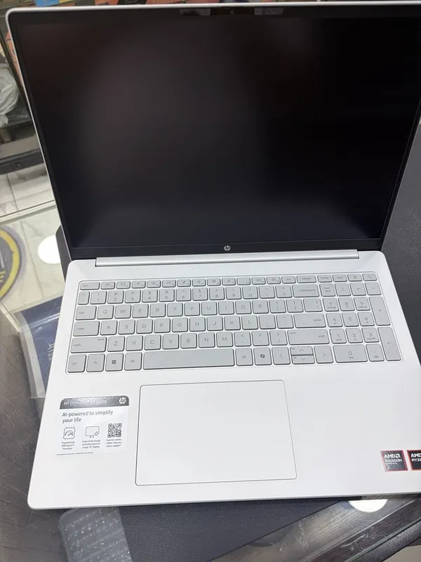 HP OmniBook 3 rayzen 5 2