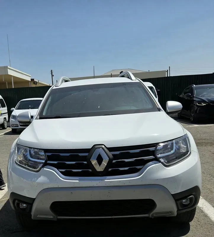 Renault Duster(Reno daster), oq rang, 2022-yil, kraskasi toza