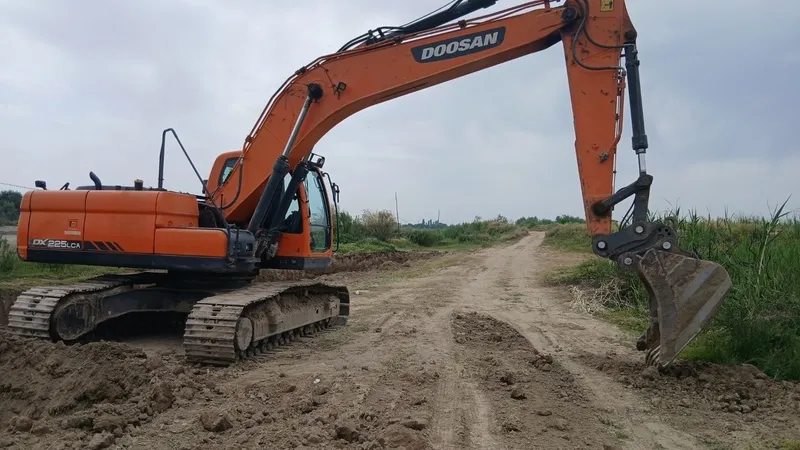 Ekskavator 225 doosan yil 2019 narx 130000$